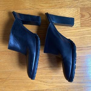 Joan & David Heels. 4 inches. Barely worn.